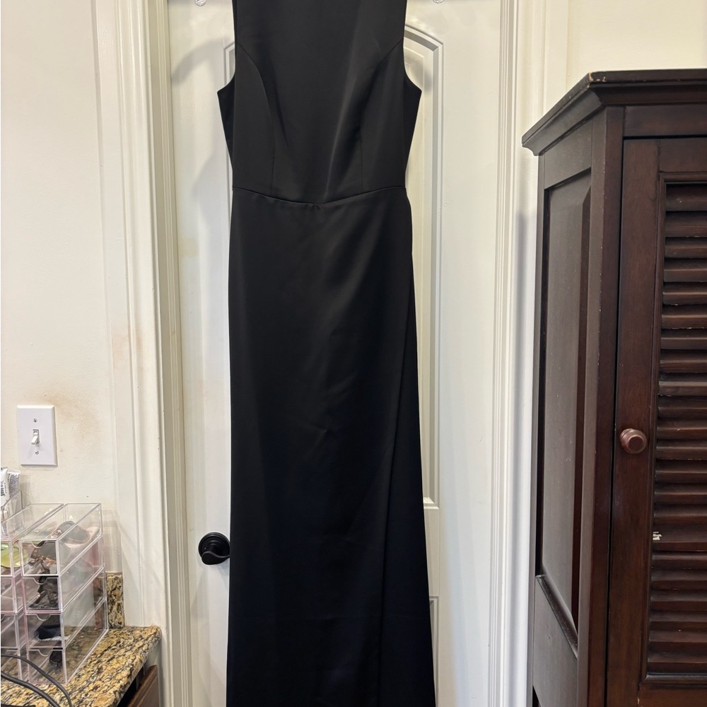Black Sleeveless Scoop Neck Maxi Gown